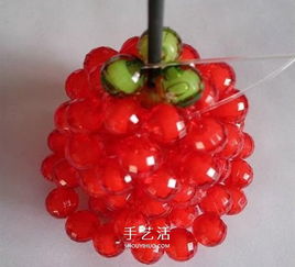 情人节串珠玫瑰花DIY 用串珠做红玫瑰的方法 2