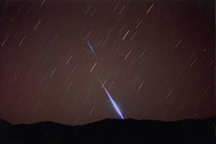 流星雨每年都在同一天 跟彗星有关系吗 为什么彗星有两条尾巴