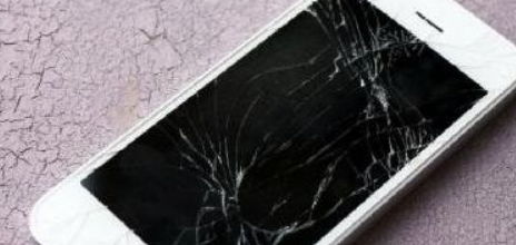 手机碎了胶带怎么弄好看？手机屏碎了如何把裂缝给盖住