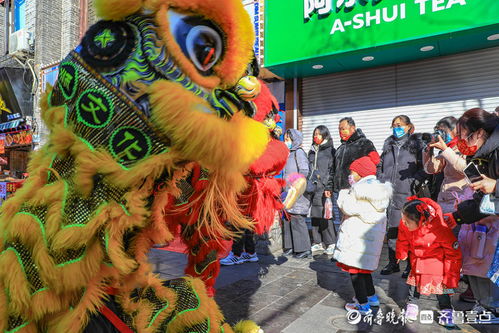 虎啸春来 大年初一,济南宽厚里的舞狮表演犹如欢乐海洋