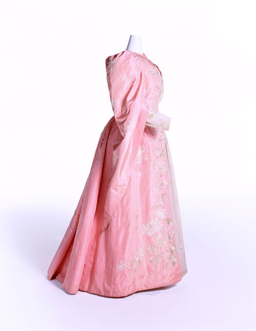 维多利亚时代的粉红色裙子