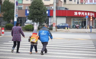 可怕 泾县一学校路口频繁有家长带孩子做这件事