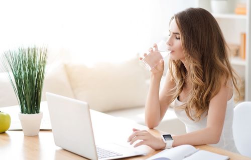 女子口渴狂喝水,每天拉8升尿,排除糖尿病后医生 激素出问题了