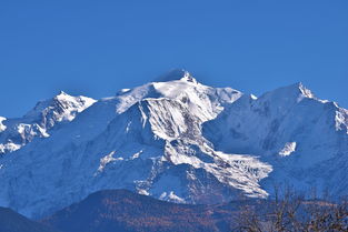 庐山，东方的阿尔卑斯——庐山的独特魅力与文化内涵，庐山是什么岳峰的别称