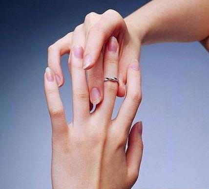 手指戴戒指的含义 方式和意义具体介绍 