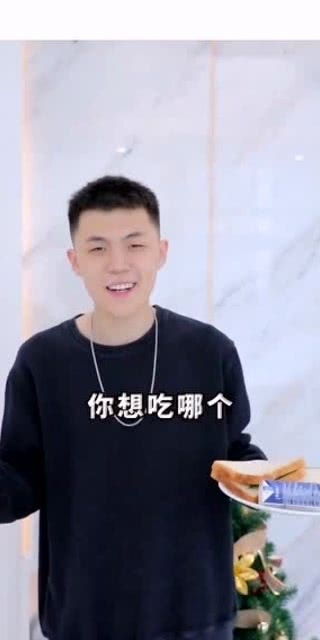 一名优秀的男朋友,不舒服被男友安排的明明白白,狗粮嘎嘣脆值得我们拥有 