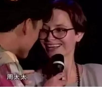 穷小子 周华健娶美国富婆,34年不离不弃,今同框被嘲像母子