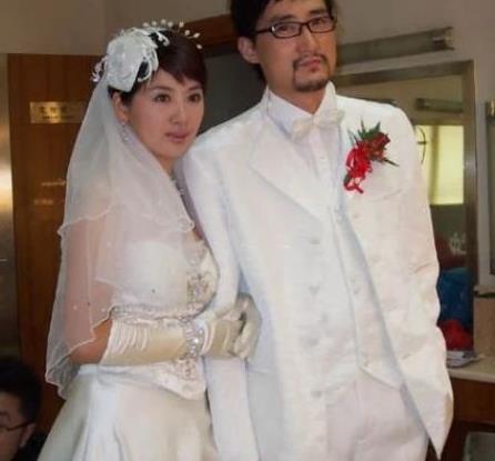 22岁走红嫁给自己老师,34岁二婚嫁小鲜肉,如今39岁被宠成公主