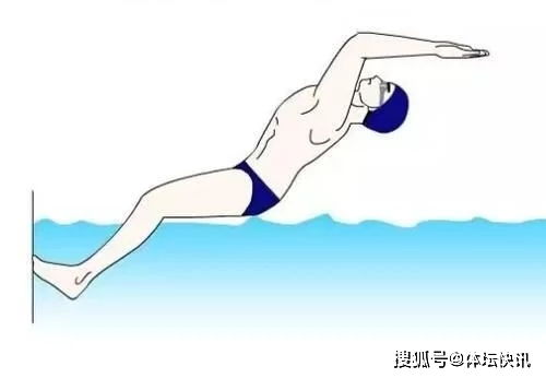 仰泳的动作要领,保持身体平衡协调为原则
