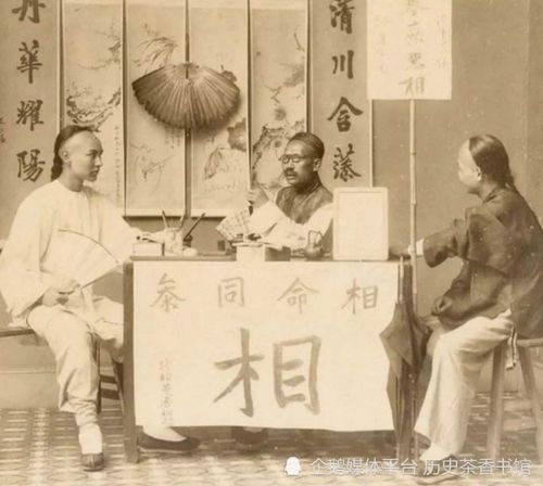 晚清老照片 原配在丈夫面前展示三寸金莲,贵族公子过年吃饺子