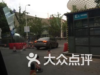 随州世博停车场收费不免费,到洪湖市府场镇怎样乘车?