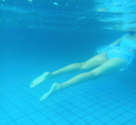 水下拍照姿势 拍出1.8大长腿