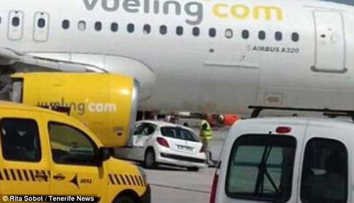 西班牙飞机撞上汽车 机上共153名乘客 
