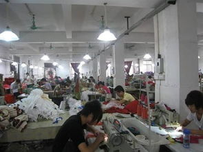 梦见服装厂很多人在缝衣服(梦见在厂里缝衣服)