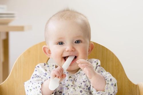 宝宝牙齿健康要从小抓起,年幼时不注意,4类牙齿问题会接踵而来