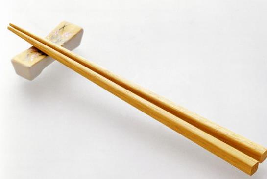 老祖宗留下的 筷子 使用也有讲究,一不注意,就容易把财运赶走