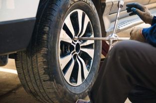 汽车跑多久得换一次轮胎 维修工 若想不爆胎,就别超过这个数