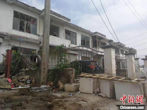 江苏铜山遭强风袭击 部分房屋受损 12人受伤