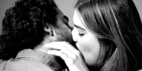 为什么很多人在接吻的时候会闭上眼睛 答案让人老脸一红