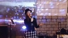 香港女歌手小甜甜演唱 听心 ,用心演唱真的是好听极了
