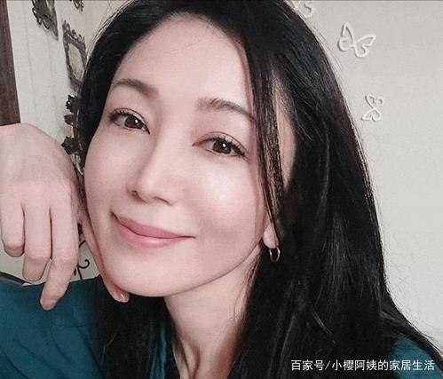 为什么女性的脸老是红？