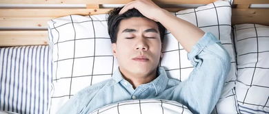 打呼噜是什么原因引起的 我睡觉老打呼噜是怎么回事？ 