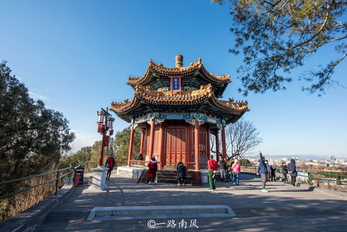 北京城的中心点不在故宫里,而在这座山上,崇祯曾在山底自缢