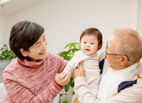 二胎家庭大宝应该跟谁睡 和长辈睡伤害大,聪明的父母都这样做