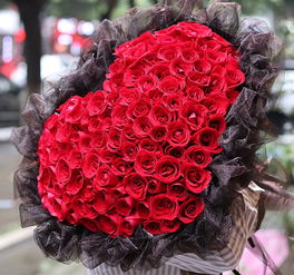 泾源网上花店 商品内容 99支红玫瑰,心型包装,黑色网纱包装 