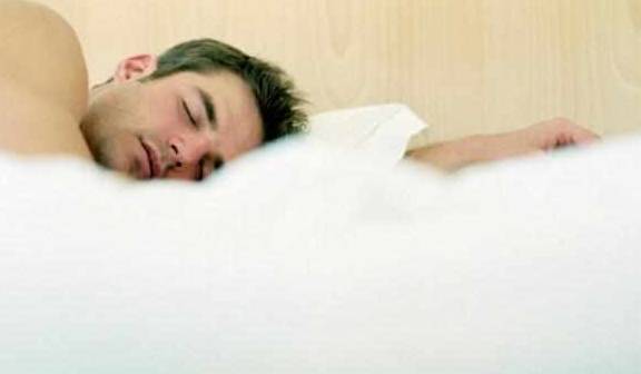 男人长期 裸睡 ,一段时间后,身体会有3个 变化 ,别害羞 睡眠 释放压力 睡觉时 