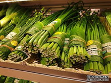 取代塑料包装,超市用上了 香蕉叶