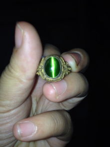 在家找到一个绿宝石戒指求鉴定, 