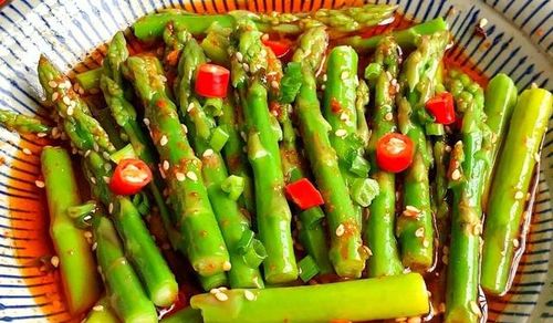 纯绿色蔬菜之王,邓紫棋减脂都在吃的芦笋,芦笋搭配什么最好吃