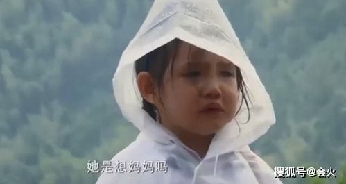 杨烁妻子晒3岁女儿,模样像混血 老爸却 狠心 任由她淋雨痛哭