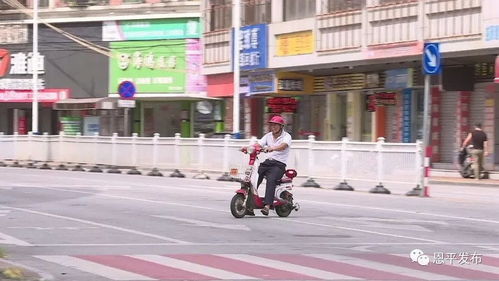 贪图方便,恩平有人这样骑自行车 电动车...太危险了