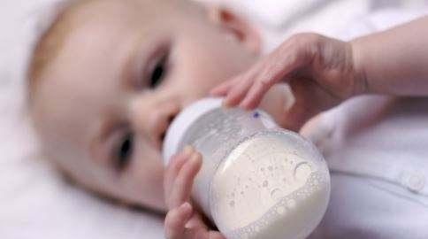 从小喝母乳和喝奶粉长大的宝宝,身体素质会不同吗 区别在哪