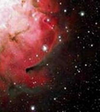 天文学家拍摄到人马座 三裂 星云瑰丽边缘 
