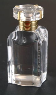 求一款香水名字 是情侣香水 叫神马航海 瓶子非常有个性 是白色底色的瓶子 香水分为男用女用 
