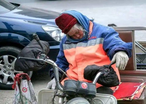 别让 地摊经济 的狂欢,变成环卫工人的苦难