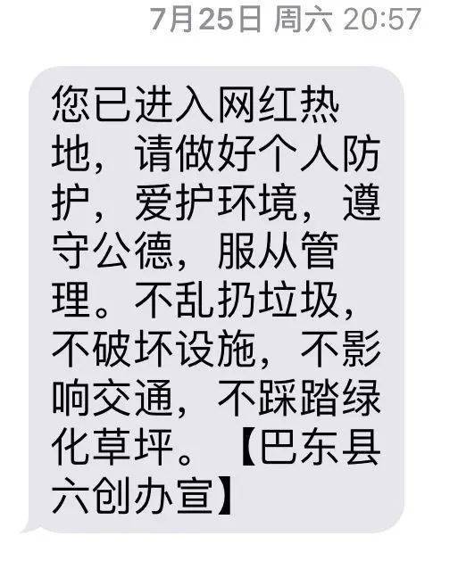 巴东一名老师带儿子摆地摊一个月 感叹做生意不容易 收回了成本,略有小赚