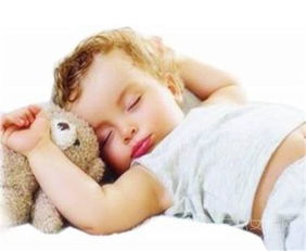 婴儿睡觉时打呼噜，三个月的宝宝晚上睡觉会打呼噜,正常吗