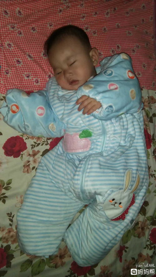 给宝宝穿睡袋睡觉好吗，会影响睡眠吗(给宝宝穿睡袋睡觉好吗,会影响睡眠吗视频)