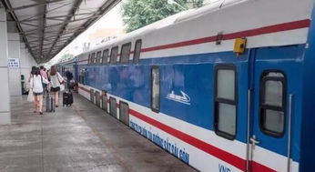 东南亚双层火车体验,座位比我国高铁还宽敞 