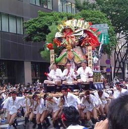 日本人光屁股在大街上跑,男男女女都不穿裤子,出尽洋相