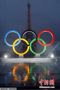 巴黎宣布举办2024年奥运会 埃菲尔铁塔前竖起五环 
