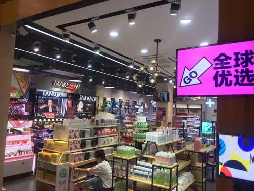 化妆品店像这样做陈列,顾客进店后才会买买买