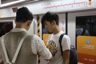 北京 彩虹地铁 现男男求婚 不送钻戒送手表