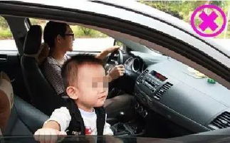 福州粗心妈妈把一岁儿子反锁奔驰车内,幸好消防及时施救 开车带孩子这些事项要注意了