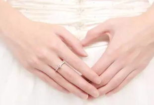 戴在手上戒指突然丢了 预示,戒指掉了意味着什么？