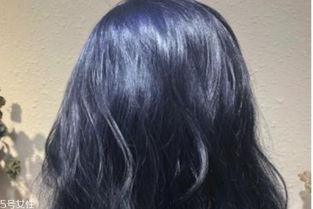 蓝黑色是什么颜色 蓝黑色头发图片